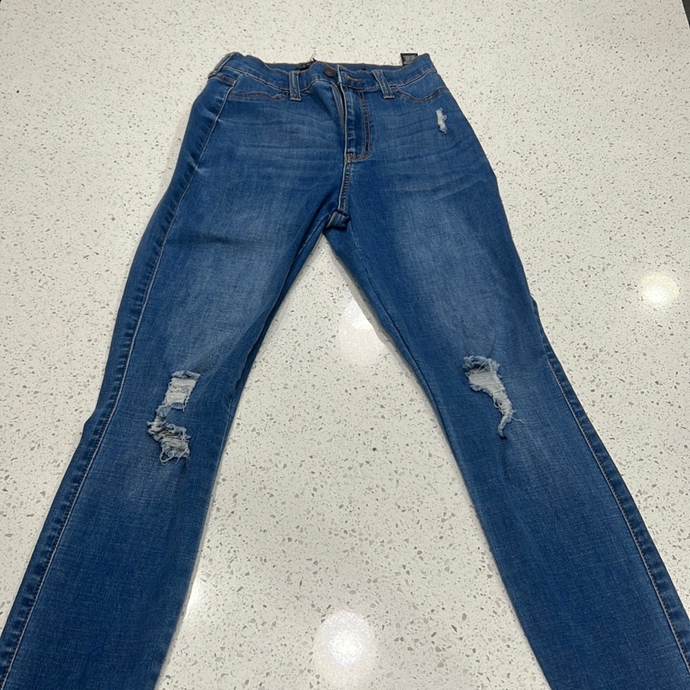 Fashion Nova Stretchy Ripped Skinny jeans